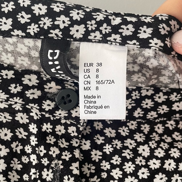 H&M daisy print mini skirt - Picture 3 of 3